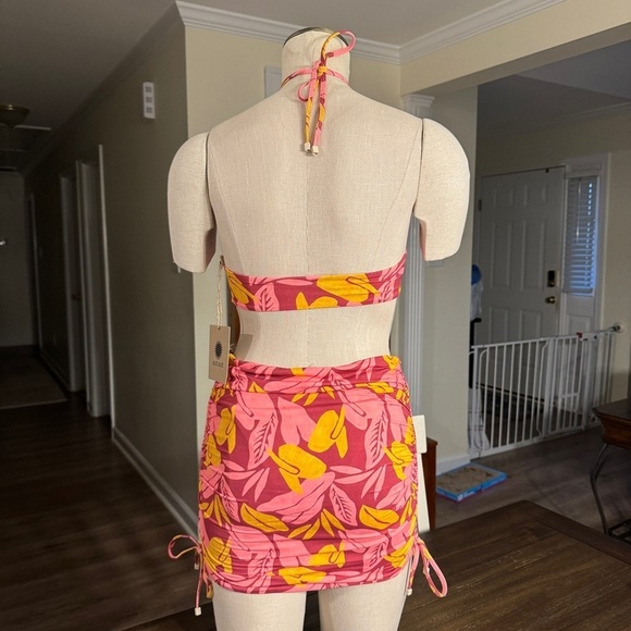 Aloe Aloe Swim 3-Piece Bikini Set w/ Skirt in Lychee Print - Size M - Picture 4 of 11